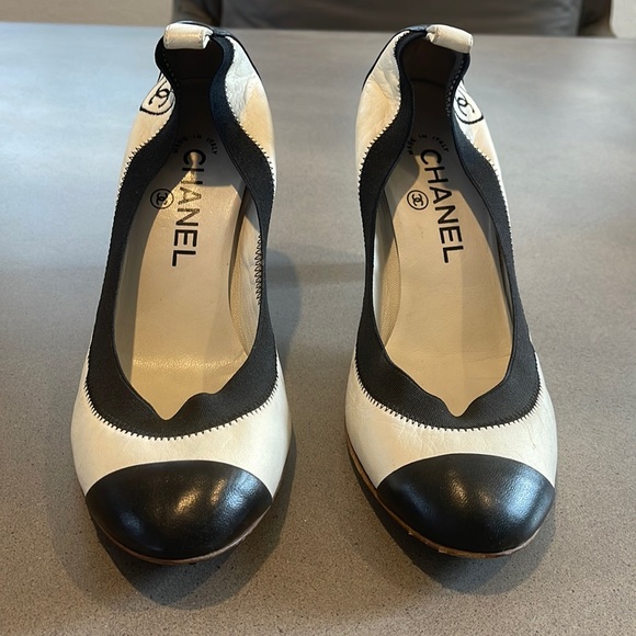 CHANEL Shoes - Chanel CC Logo ballet, stretch heel slipper